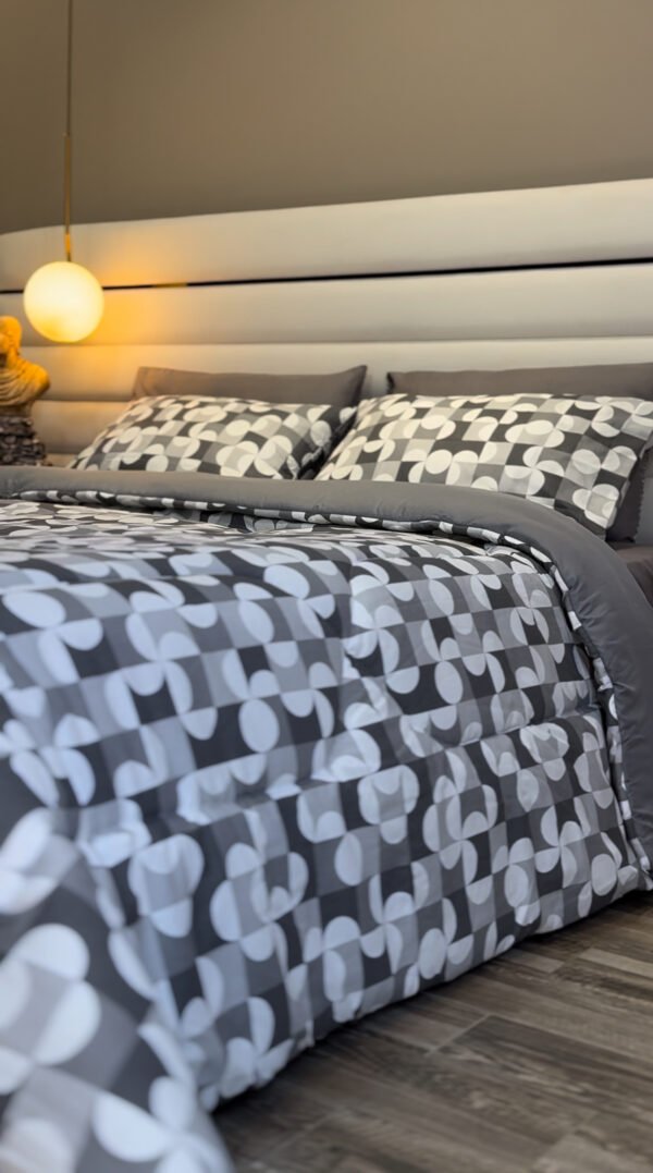 Couette 2 Places Cercle d’Argent – Élégance Graphique