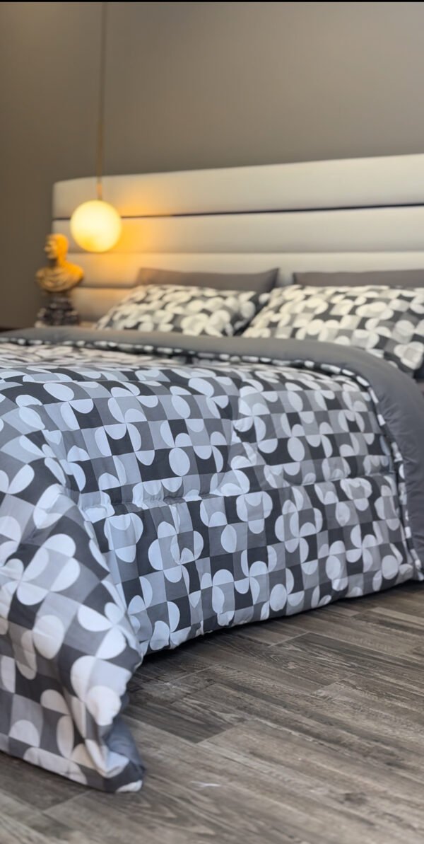 Couette 2 Places Cercle d’Argent – Élégance Graphique