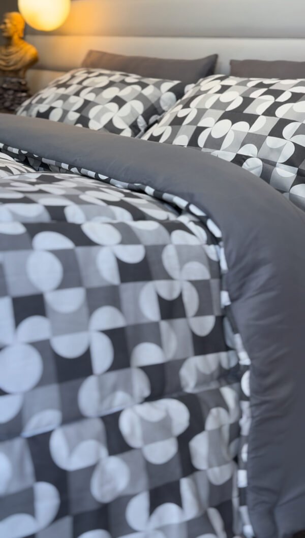 Couette 2 Places Cercle d’Argent – Élégance Graphique