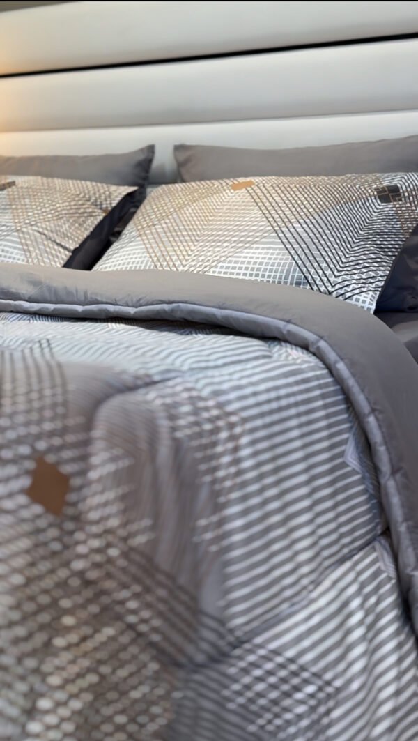 Couette 2 Places Éclats Graphiques – Harmonie Gris Taupe