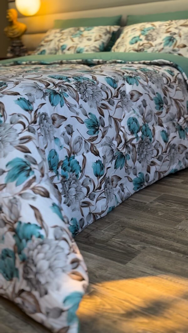 IMG_3279 Couette 2 Places Bleu Camélia – Élégance Naturelle