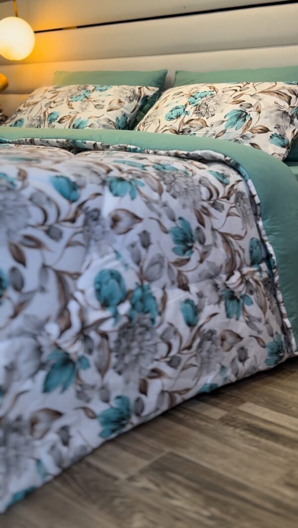 IMG_3287 Couette 2 Places Bleu Camélia – Élégance Naturelle