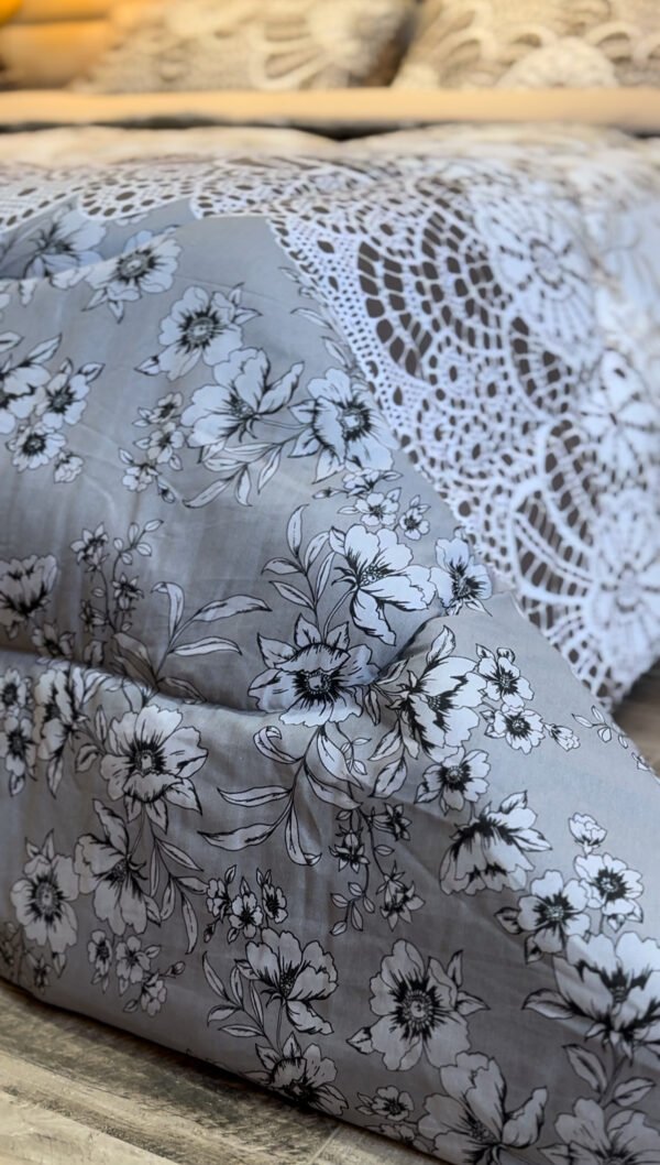 Couette 2 Places Élégance Florale – Dentelle Gris Perle