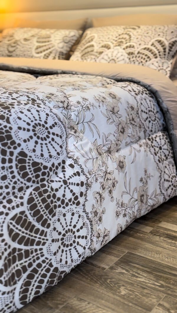 Couette 2 Places Élégance Florale – Dentelle Gris Perle