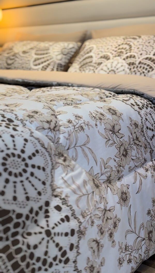 Couette 2 Places Élégance Florale – Dentelle Gris Perle