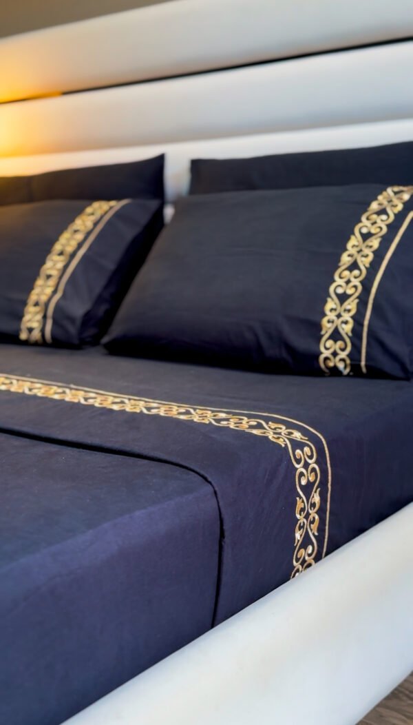 Parure de Lit Brodée - Fer Forget Doré métallique