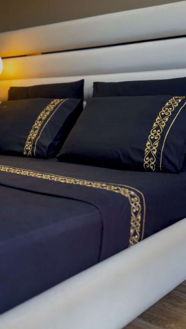 Parure de Lit Brodée - Fer Forget Doré métallique