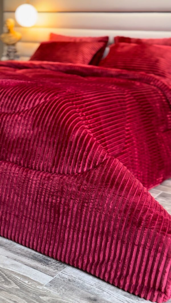 IMG_4356 Couvre-lit Polaire 2 Places – Rouge Velours Élégance