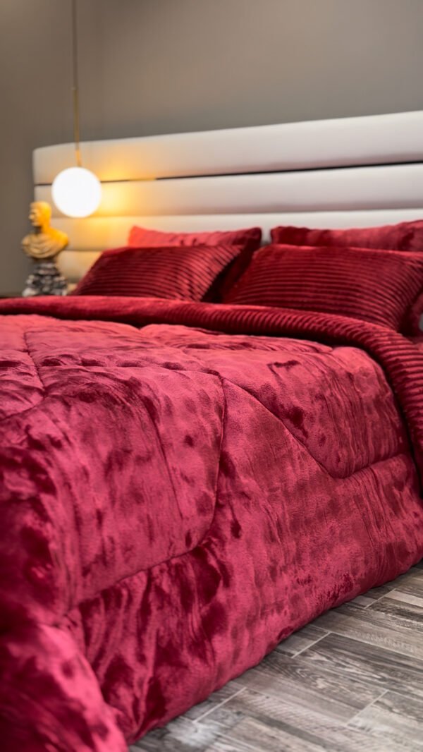 IMG_4371 Couvre-lit Polaire 2 Places – Rouge Velours Élégance