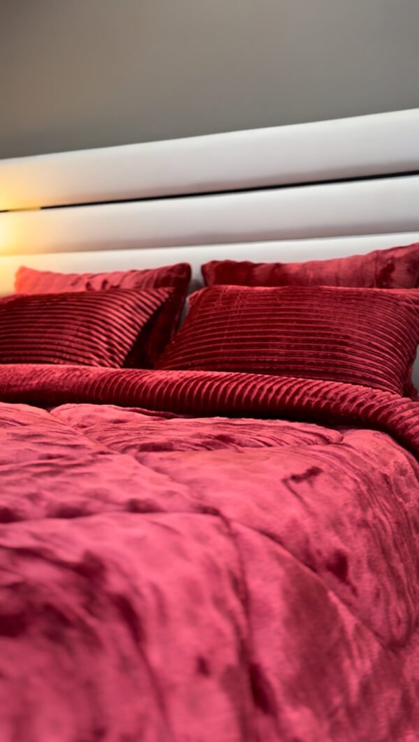 IMG_4375 Couvre-lit Polaire 2 Places – Rouge Velours Élégance