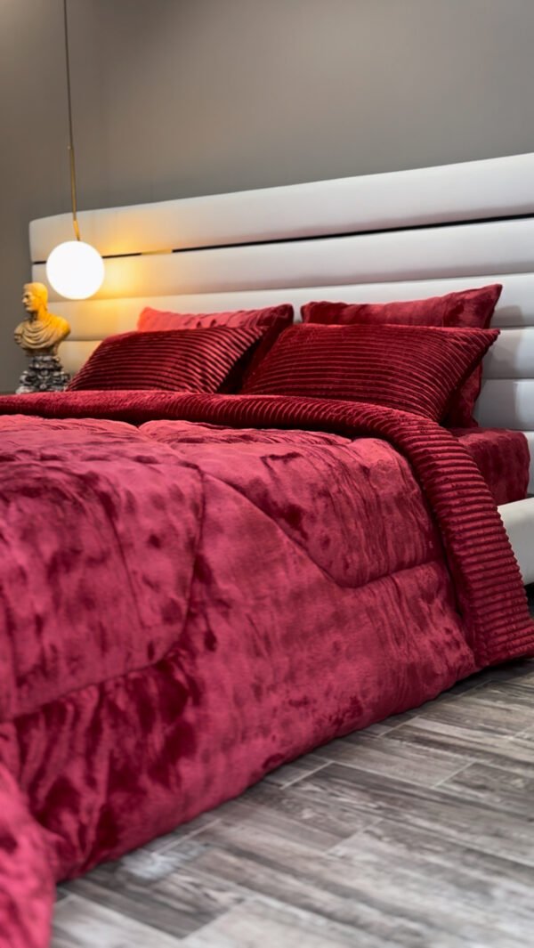 IMG_4377 Couvre-lit Polaire 2 Places – Rouge Velours Élégance