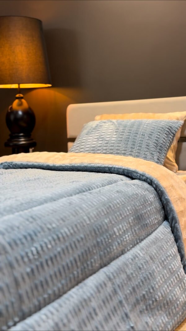 IMG_4586 Couvre-lit Polaire 1 Place – Gris Bleu Premium