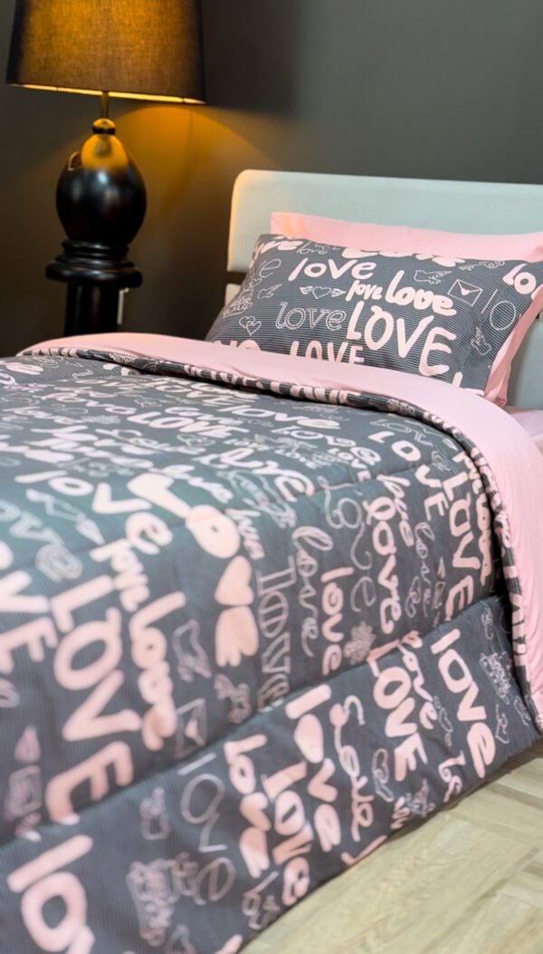 IMG_5087 Couette 1 Place Mots d’Amour – Style Graphique Moderne