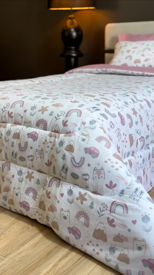 Couette 1 Place Arc-en-Rêves – Motifs Pastel Animaliers