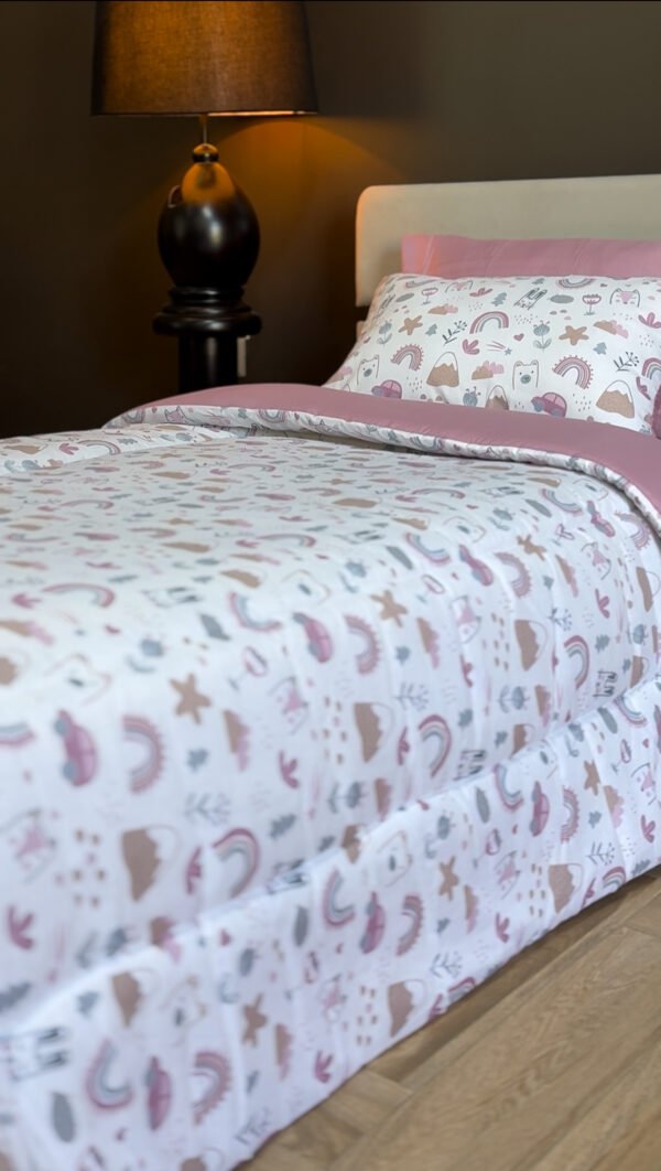 Couette 1 Place Arc-en-Rêves – Motifs Pastel Animaliers