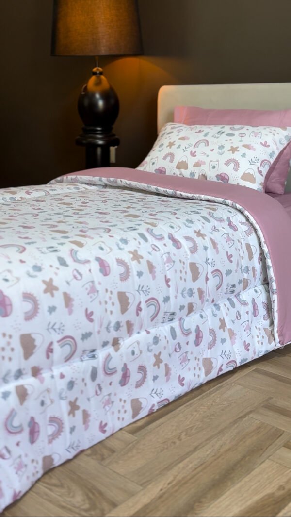 Couette 1 Place Arc-en-Rêves – Motifs Pastel Animaliers