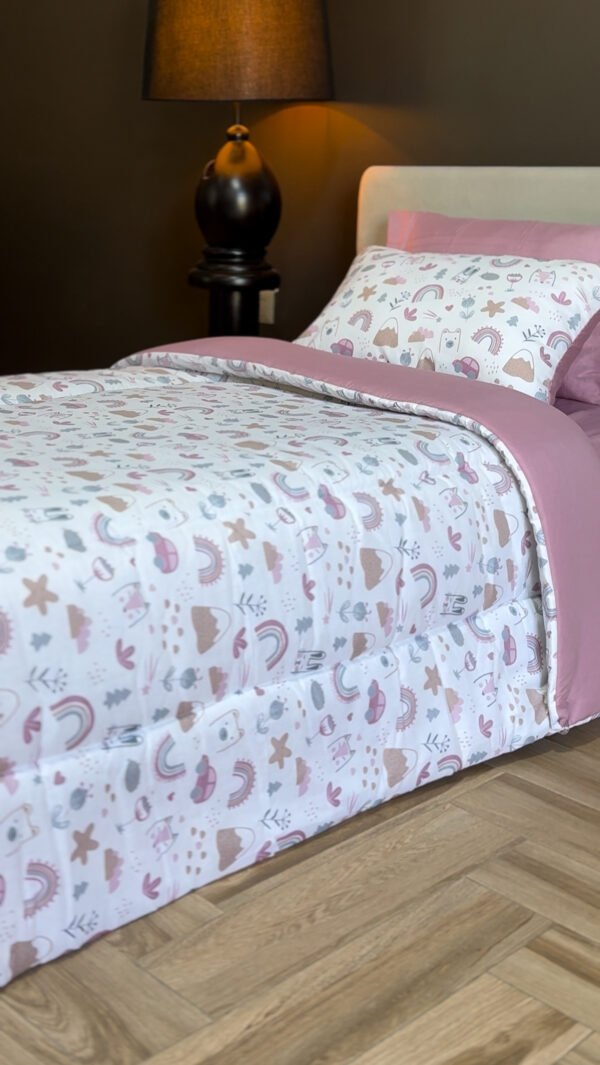 Couette 1 Place Arc-en-Rêves – Motifs Pastel Animaliers