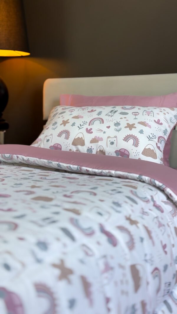 Couette 1 Place Arc-en-Rêves – Motifs Pastel Animaliers