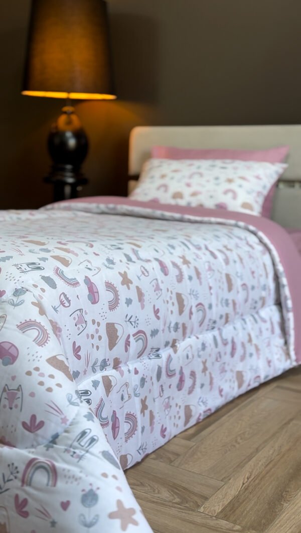 Couette 1 Place Arc-en-Rêves – Motifs Pastel Animaliers