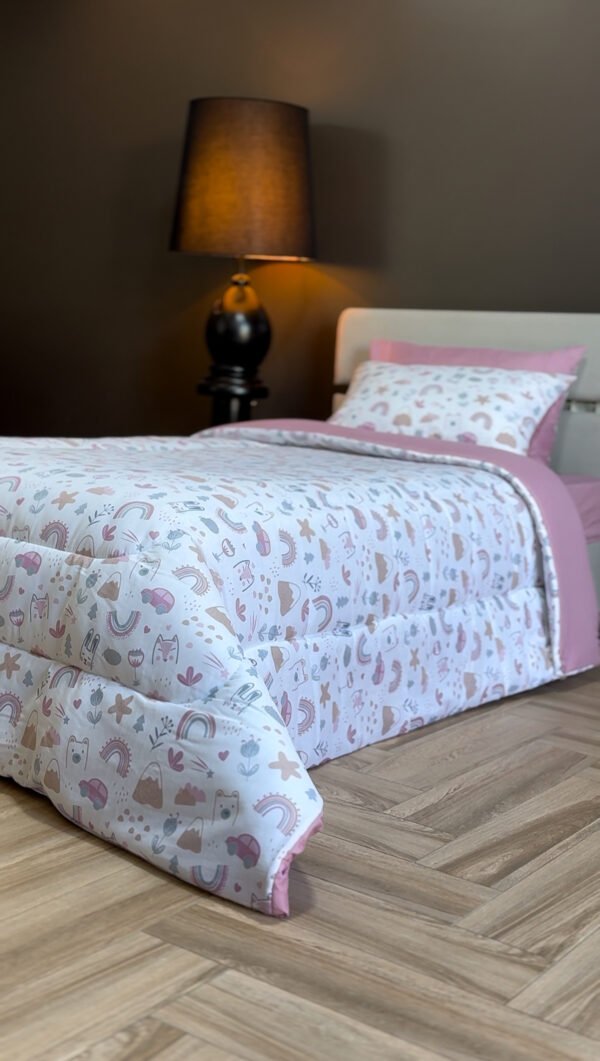 Couette 1 Place Arc-en-Rêves – Motifs Pastel Animaliers