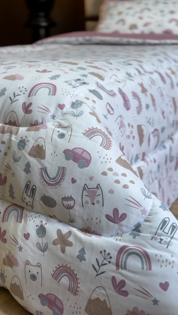 Couette 1 Place Arc-en-Rêves – Motifs Pastel Animaliers