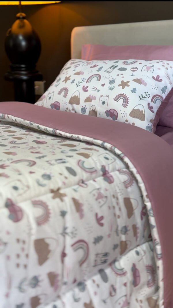 Couette 1 Place Arc-en-Rêves – Motifs Pastel Animaliers