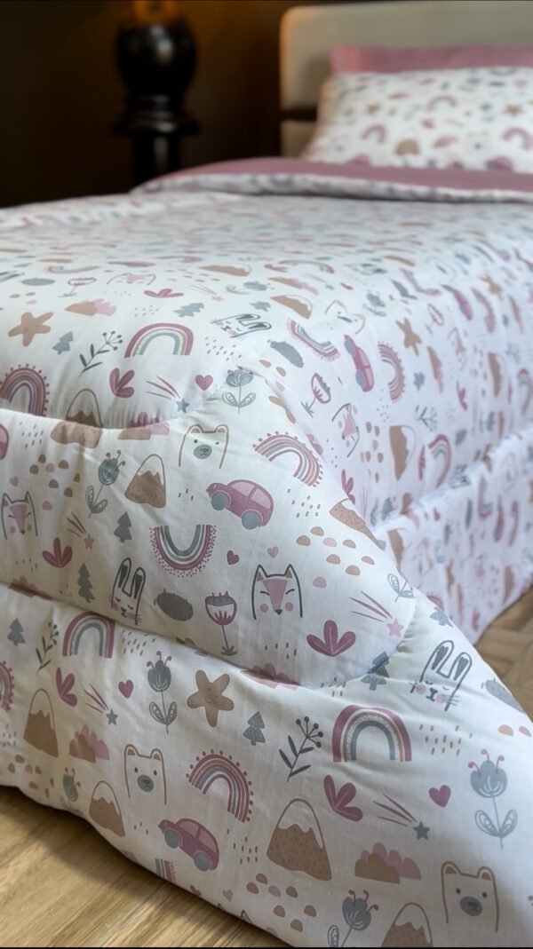 Couette 1 Place Arc-en-Rêves – Motifs Pastel Animaliers