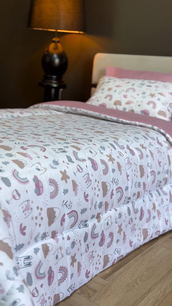 Couette 1 Place Arc-en-Rêves – Motifs Pastel Animaliers