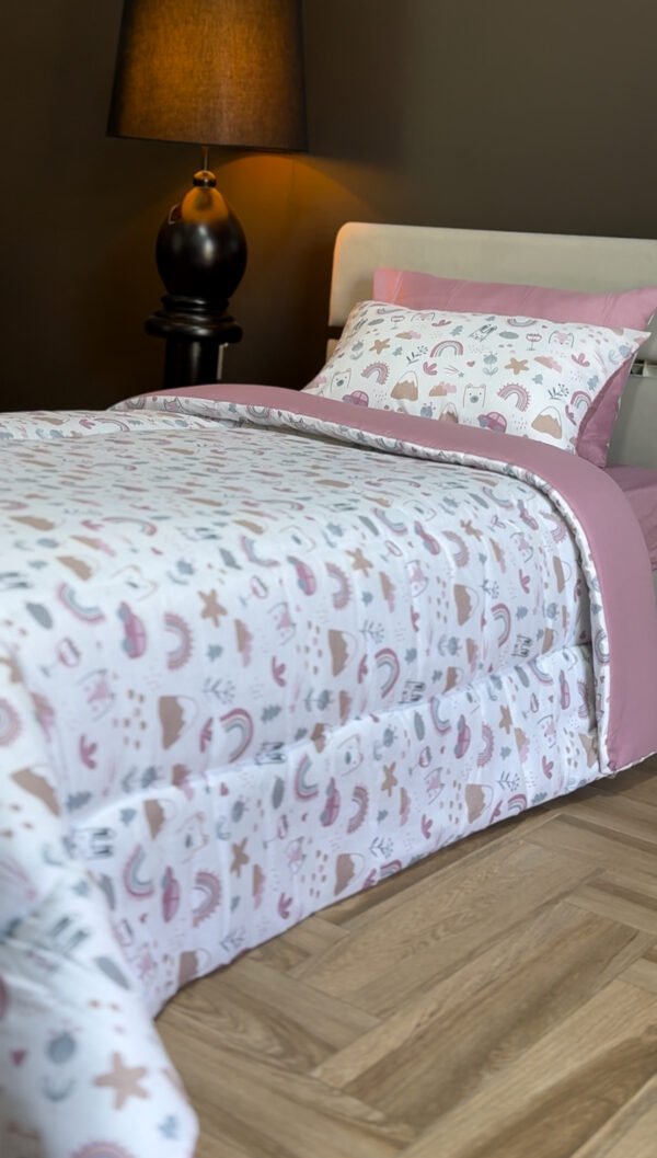 Couette 1 Place Arc-en-Rêves – Motifs Pastel Animaliers