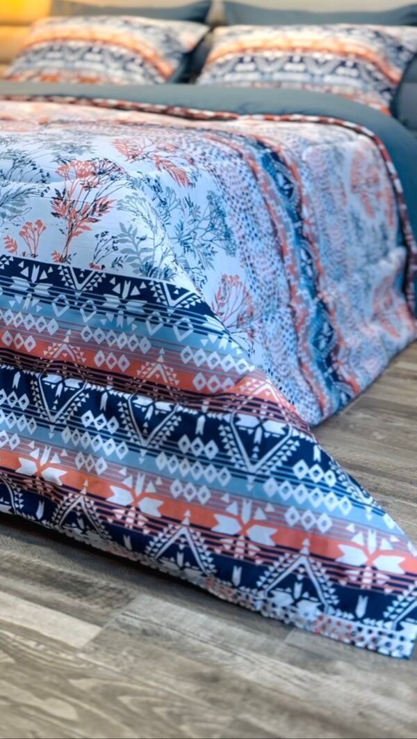 IMG_5350 Couette 2 Places Arabesque – Bleu Céramique & Orange Douce