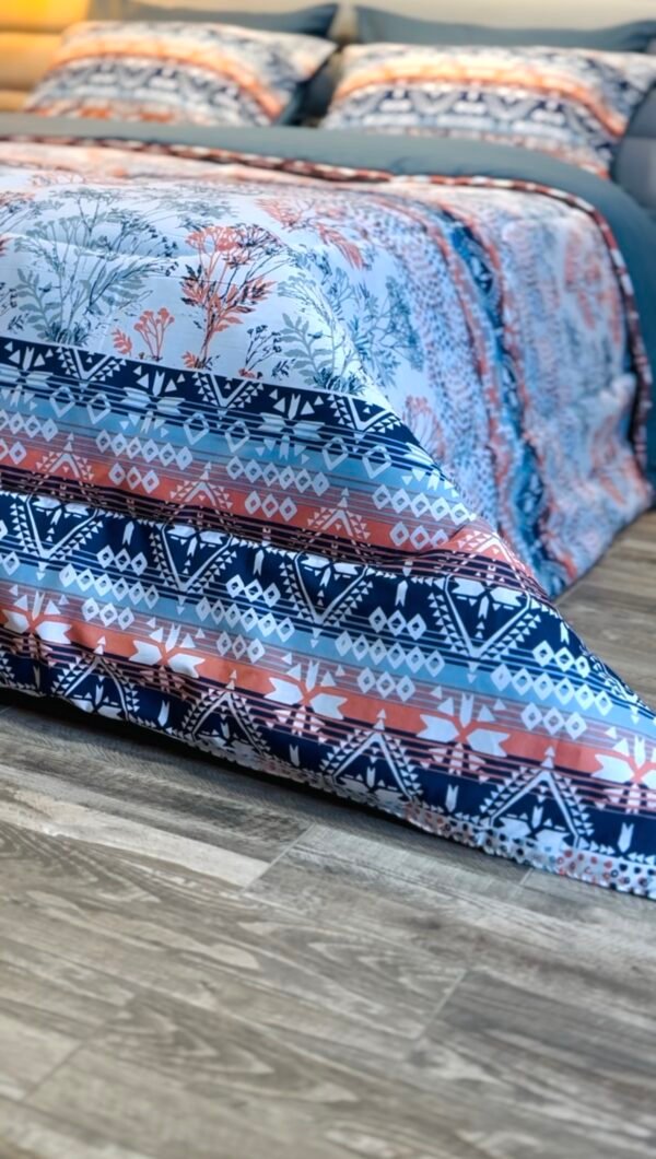 IMG_5351 Couette 2 Places Arabesque – Bleu Céramique & Orange Douce