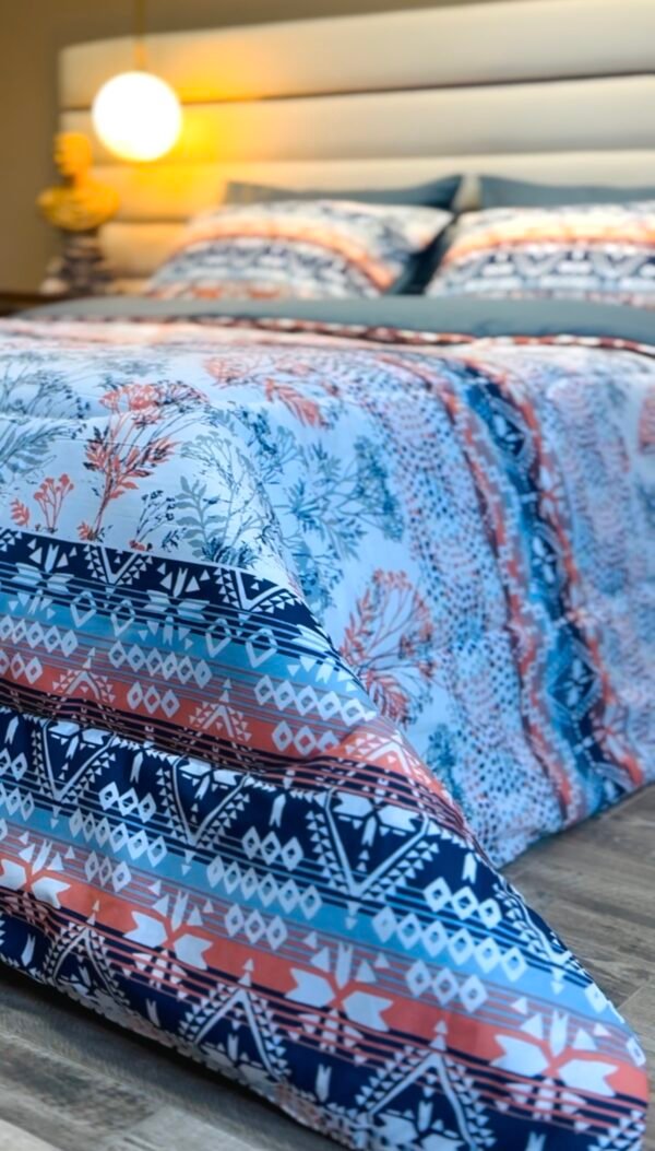 IMG_5354 Couette 2 Places Arabesque – Bleu Céramique & Orange Douce