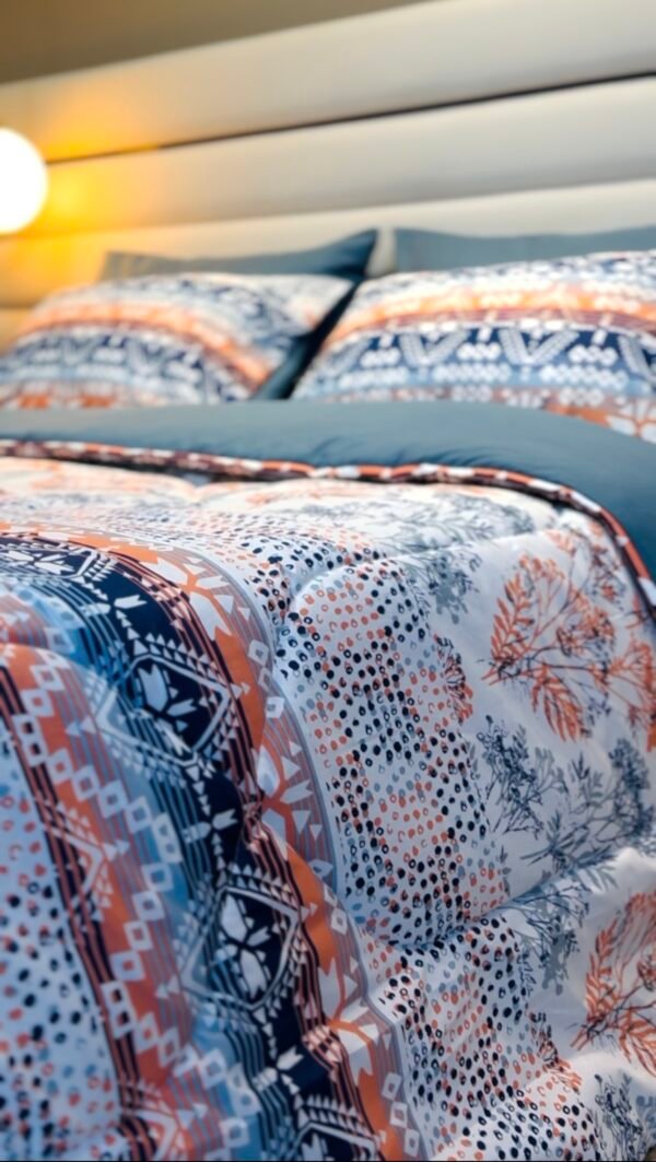 IMG_5357 Couette 2 Places Arabesque – Bleu Céramique & Orange Douce