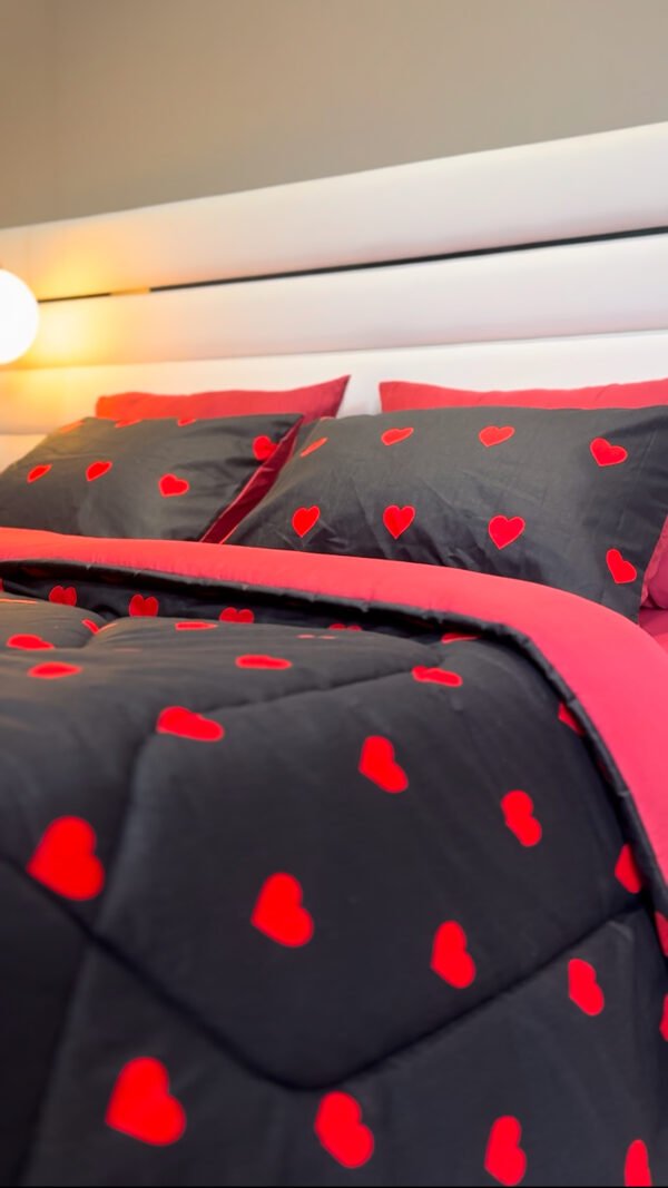 IMG_5548 Couette 2 Places Cœurs Écarlates – Édition Limitée