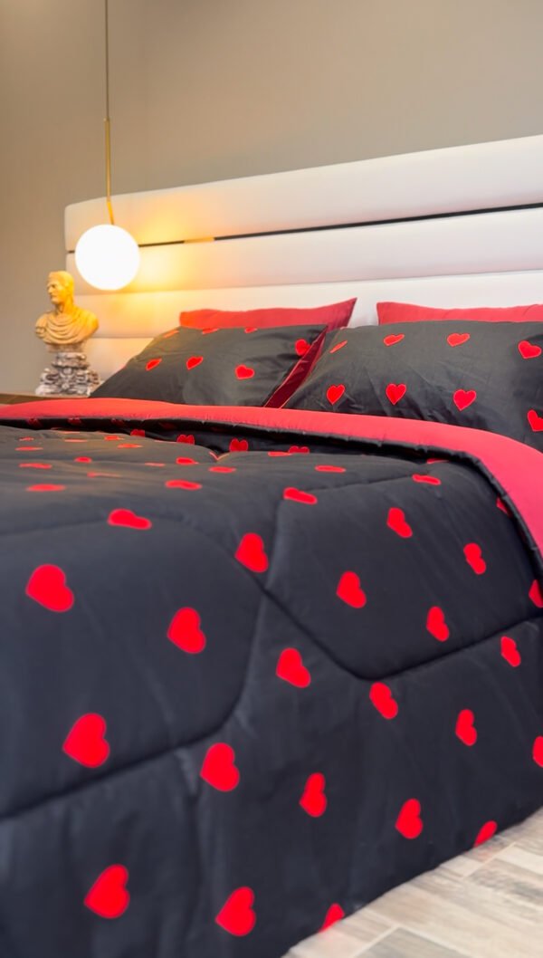IMG_5549 Couette 2 Places Cœurs Écarlates – Édition Limitée