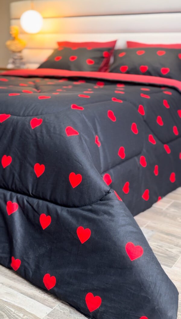 IMG_5554 Couette 2 Places Cœurs Écarlates – Édition Limitée