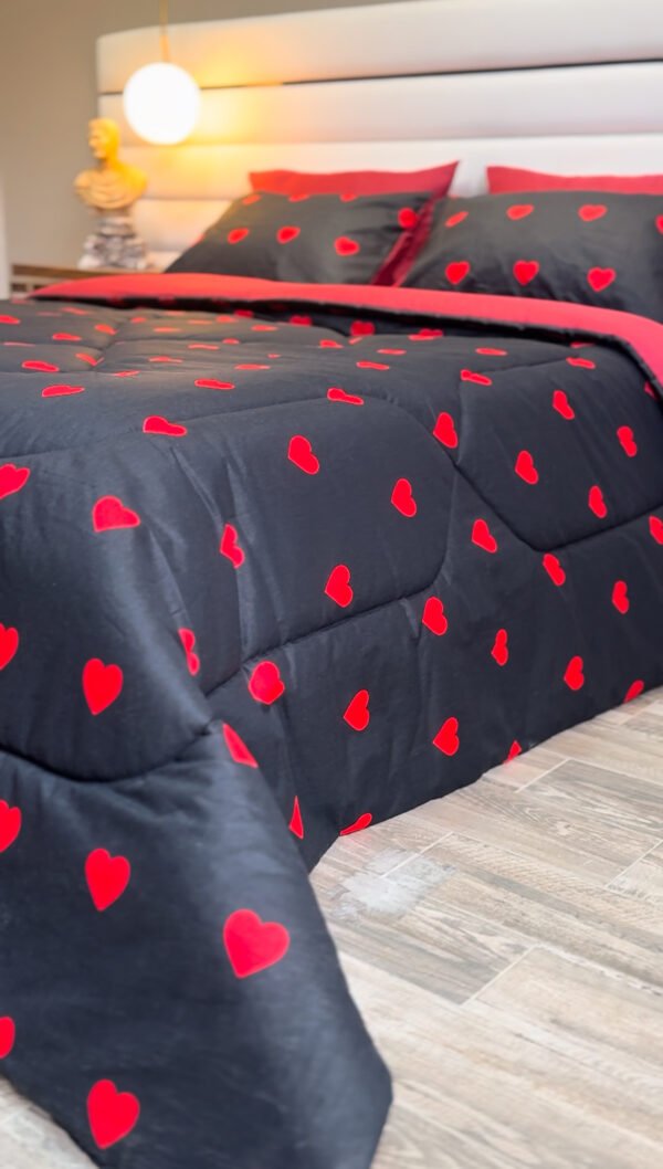 IMG_5555 Couette 2 Places Cœurs Écarlates – Édition Limitée