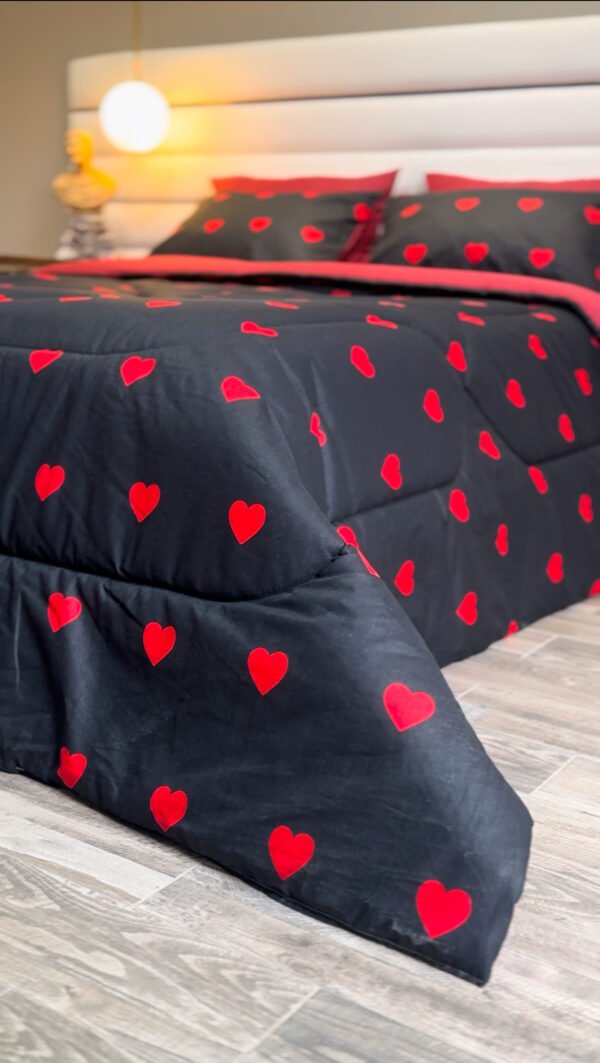 IMG_5558 Couette 2 Places Cœurs Écarlates – Édition Limitée