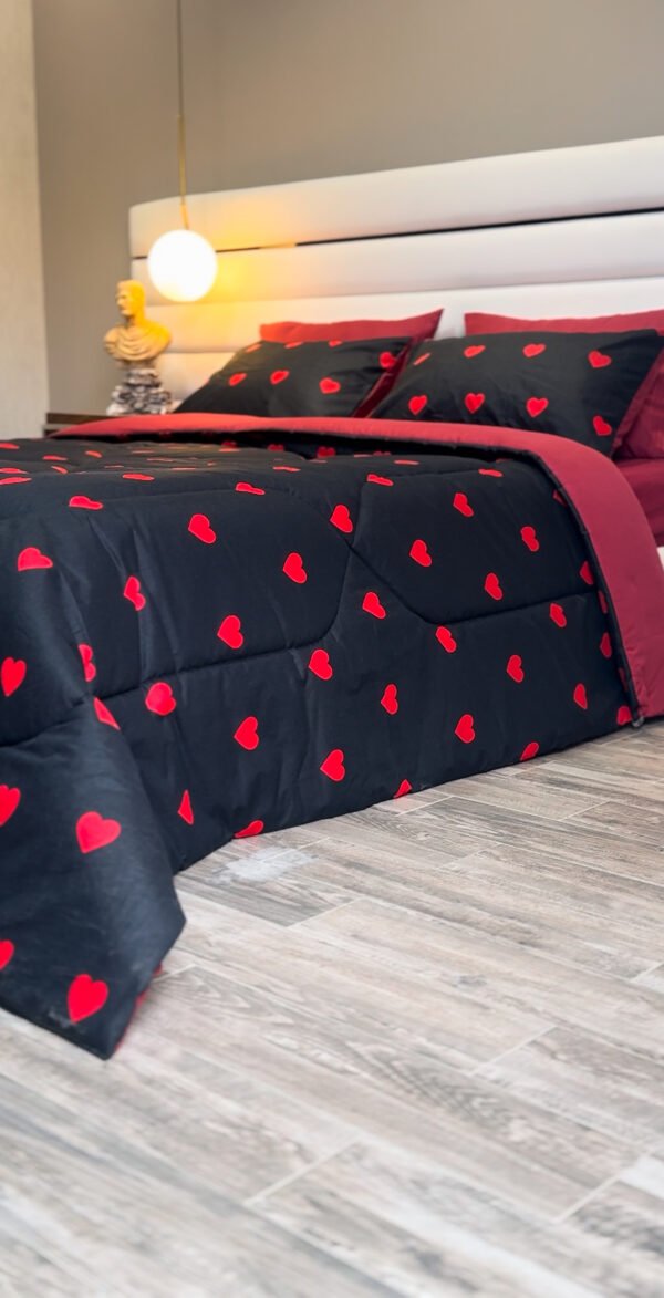 IMG_5560 Couette 2 Places Cœurs Écarlates – Édition Limitée