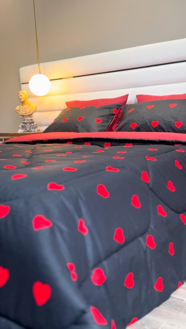 IMG_5563 Couette 2 Places Cœurs Écarlates – Édition Limitée