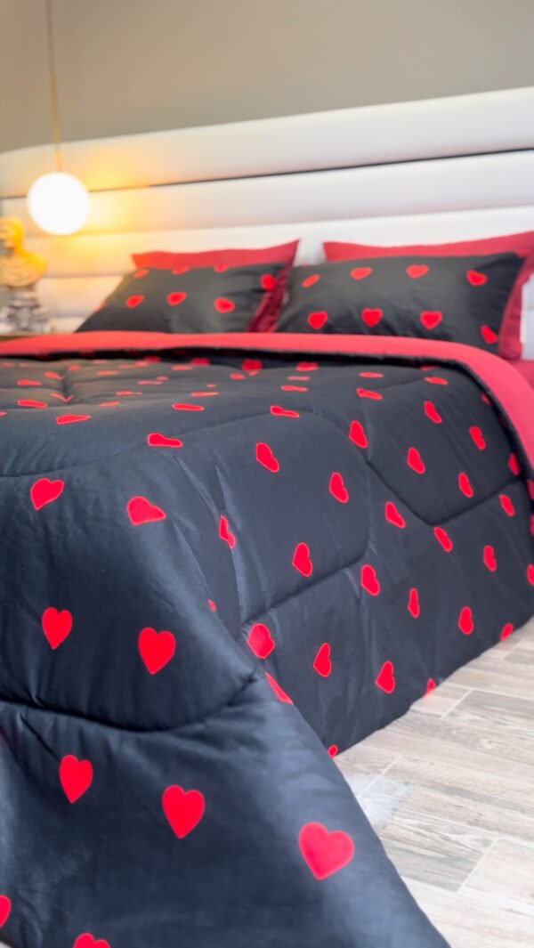 IMG_5564 Couette 2 Places Cœurs Écarlates – Édition Limitée