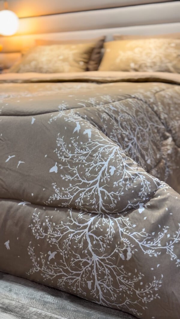 Couette 2 Places Feuillage Taupe – Élégance Naturelle