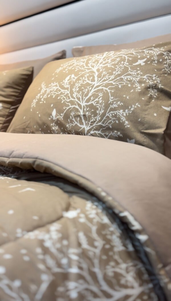 Couette 2 Places Feuillage Taupe – Élégance Naturelle