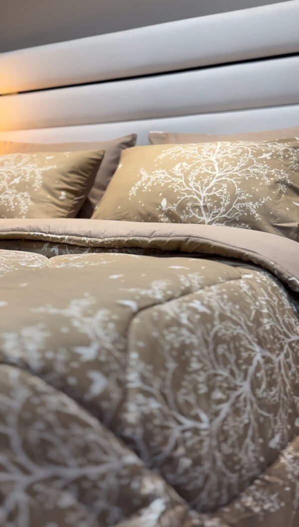 Couette 2 Places Feuillage Taupe – Élégance Naturelle