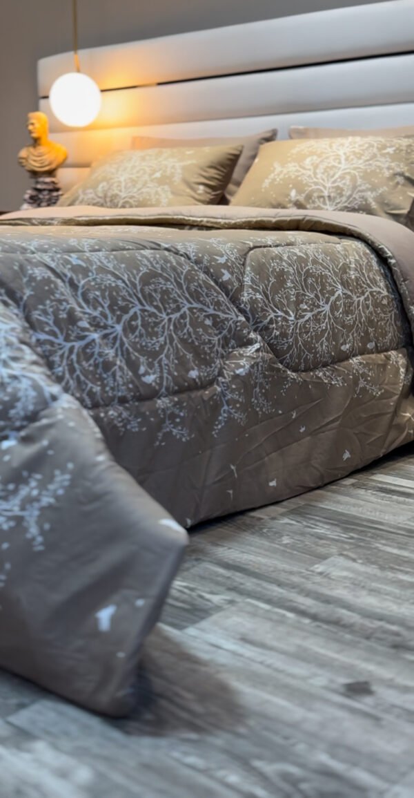 Couette 2 Places Feuillage Taupe – Élégance Naturelle