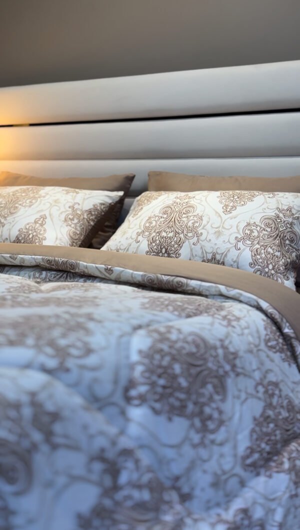 Couette 2 Places Arabesque Élégante – Beige Sépia