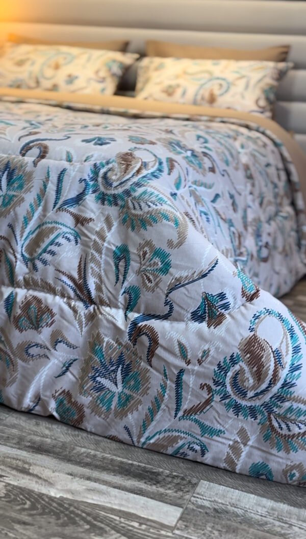 IMG_5678 Couette 2 Places Reflets d’Iris – Harmonie Beige et Bleu