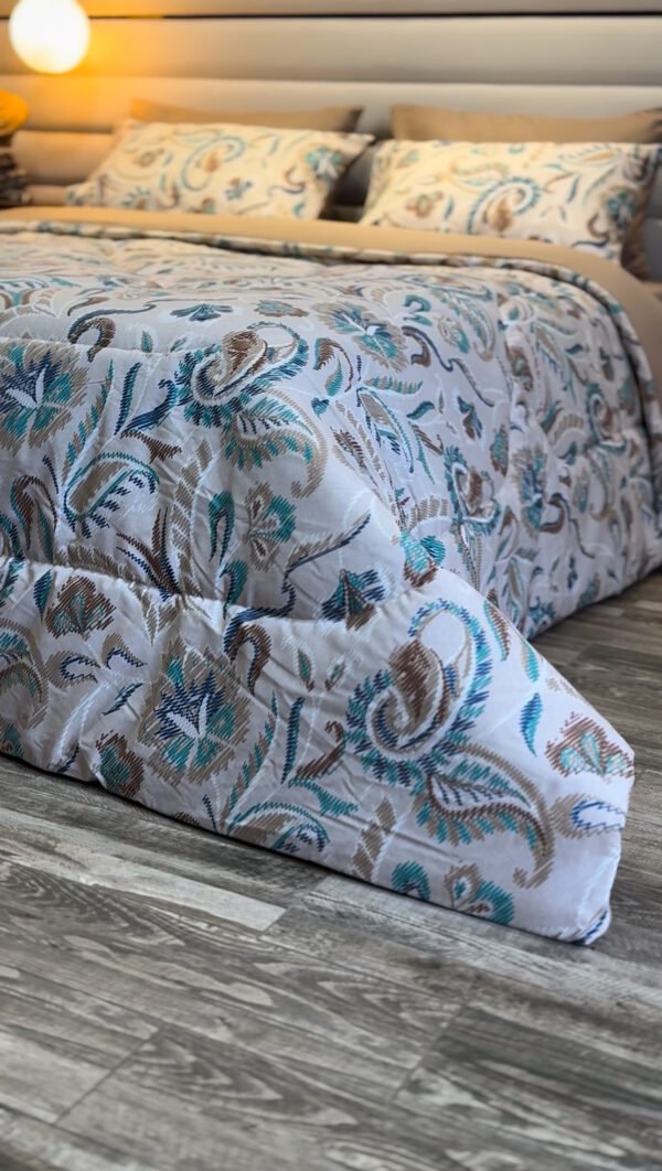 IMG_5680 Couette 2 Places Reflets d’Iris – Harmonie Beige et Bleu