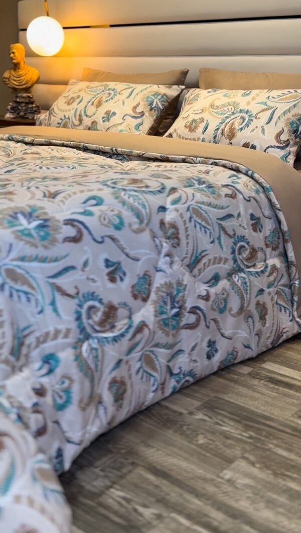 IMG_5681 Couette 2 Places Reflets d’Iris – Harmonie Beige et Bleu