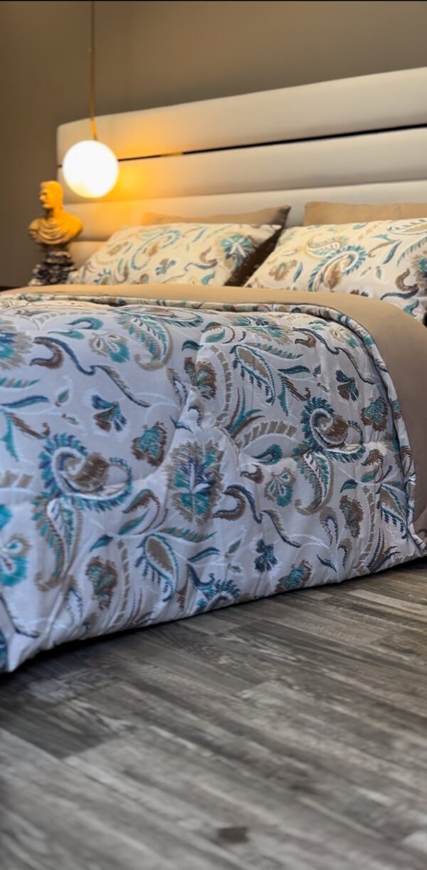 IMG_5685 Couette 2 Places Reflets d’Iris – Harmonie Beige et Bleu